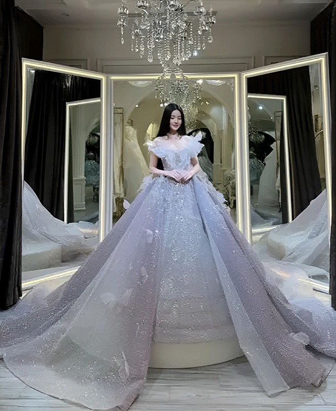 Loạt váy cưới thị phi của Chu Thanh Huyền: Hết bị so sánh với Nhật Lê và Doãn Hải My lại vướng vào nhận xét cồng kềnh - Ảnh 6.