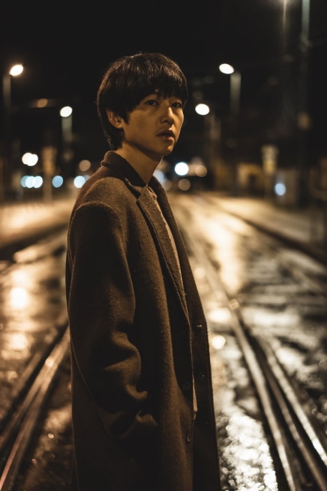 Phim của Song Joong Ki gây tranh cãi: Người khen hết lời, người chê bai diễn thế sao nổi tiếng được vậy? - Ảnh 1.