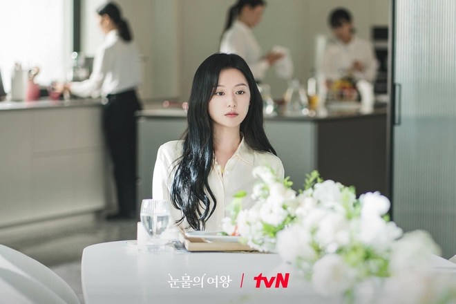 Kim Ji Won ăn kiêng suốt 1 năm để đóng Queen Of Tears, hy sinh món yêu thích để mặc đồ đẹp