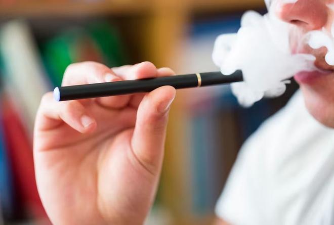 New Zealand cấm thuốc lá điện tử dùng một lần - Ảnh 1.