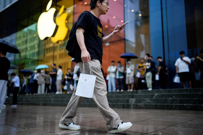 Doanh số sụt giảm, Tim Cook vội vàng tới Trung Quốc khi Apple chuẩn bị mở thêm cửa hàng mới - Ảnh 1.