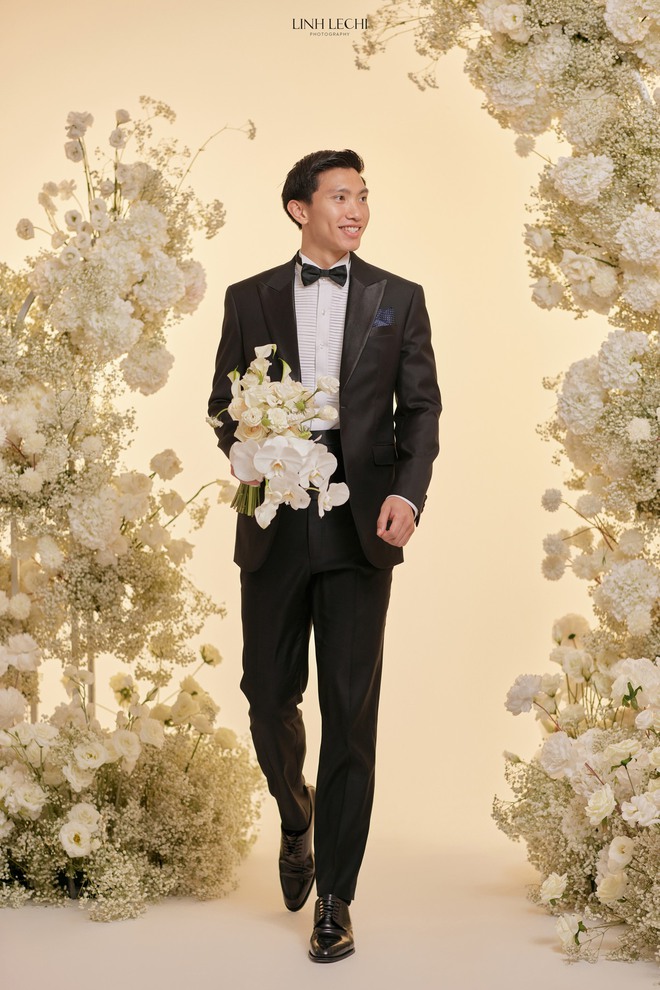 Ảnh cưới của Quang Hải và Chu Thanh Huyền có điểm này giống hệt với ảnh của Đoàn Văn Hậu và Doãn Hải My - Ảnh 3.