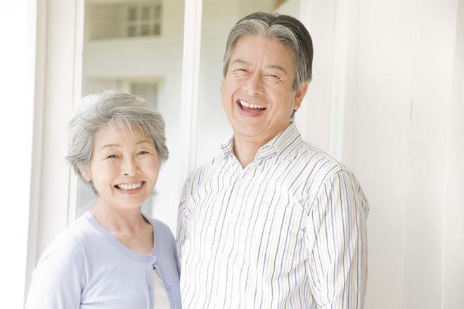  Vợ chồng già U63 quyết ly hôn vì 1 mâu thuẫn tưởng nhỏ nhưng khoét rất sâu: Nỗi sợ tuổi xế chiều không phải thiếu tiền, mà là điều này  - Ảnh 1.