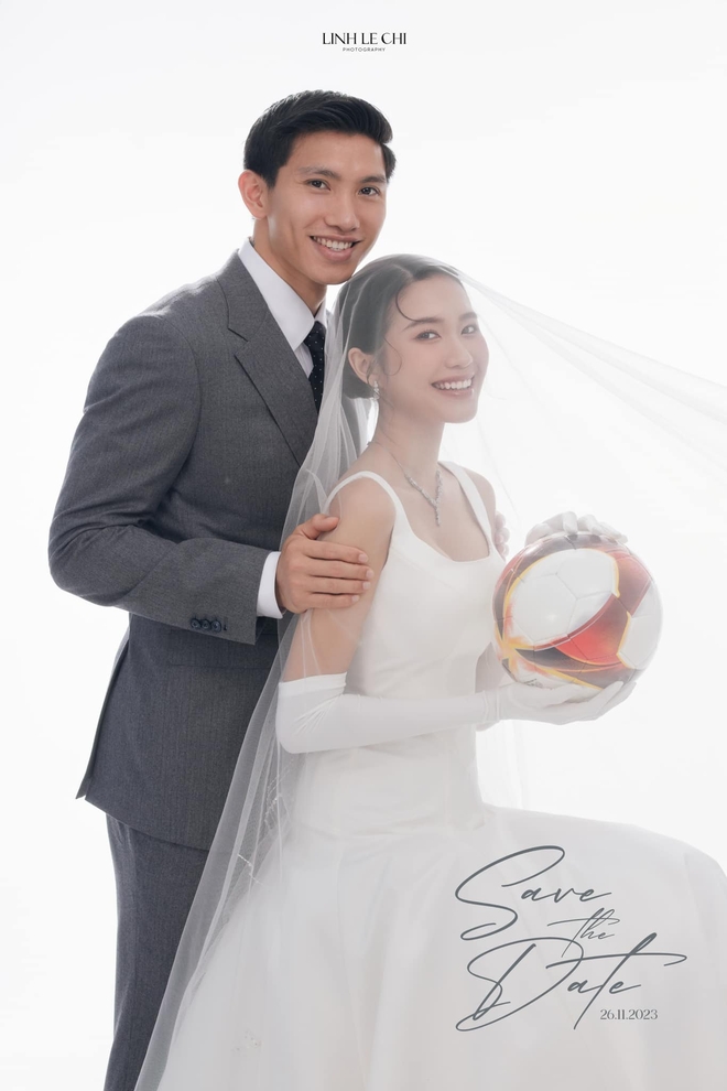 Ảnh cưới của Quang Hải và Chu Thanh Huyền có điểm này giống hệt với ảnh của Đoàn Văn Hậu và Doãn Hải My - Ảnh 2.