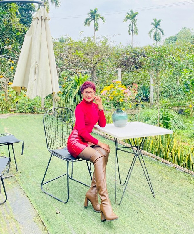 Mẹ 2 con U50 chia sẻ b&iacute; quyết eo thon, đường cong chữ S, phong c&aacute;ch kh&iacute; chất, đầy sức sống như g&aacute;i đ&ocirc;i mươi - Ảnh 4.