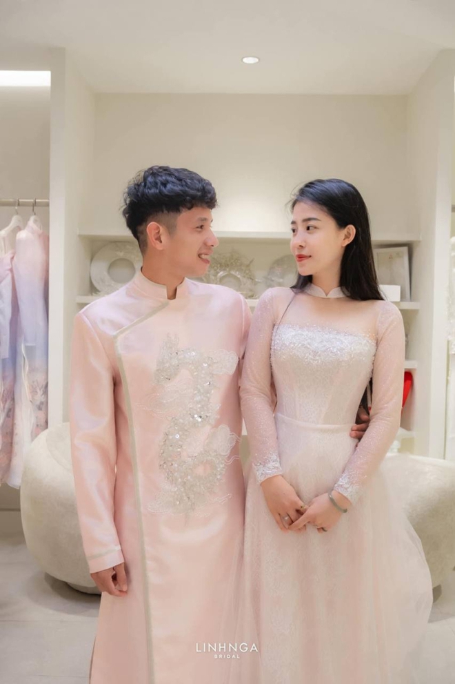 Hot: Cầu thủ Nguyễn Phong Hồng Duy âm thầm chuẩn bị đám cưới với bạn gái hot girl, phản ứng của fan nữ chỉ một từ sốc - Ảnh 1.
