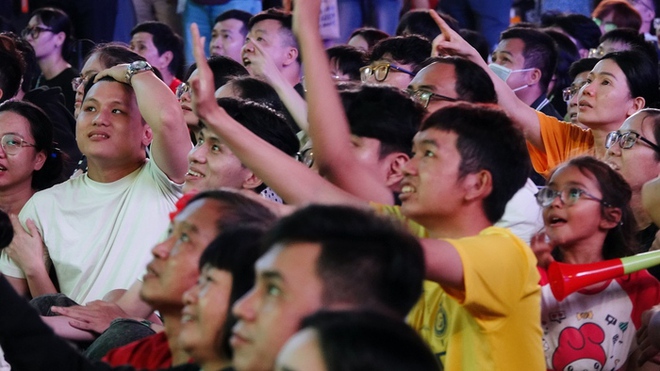 Người hâm mộ hụt hẫng sau trận thua của Đội tuyển Việt Nam - Ảnh 7.