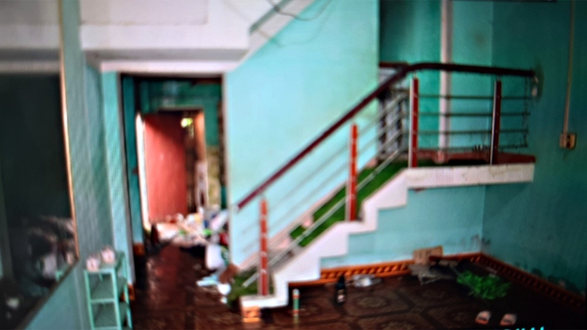 Tin nóng 24h: Cháu bé 3 tuổi bị hàng xóm xông vào nhà chém tử vong chưa rõ nguyên nhân - Ảnh 1.