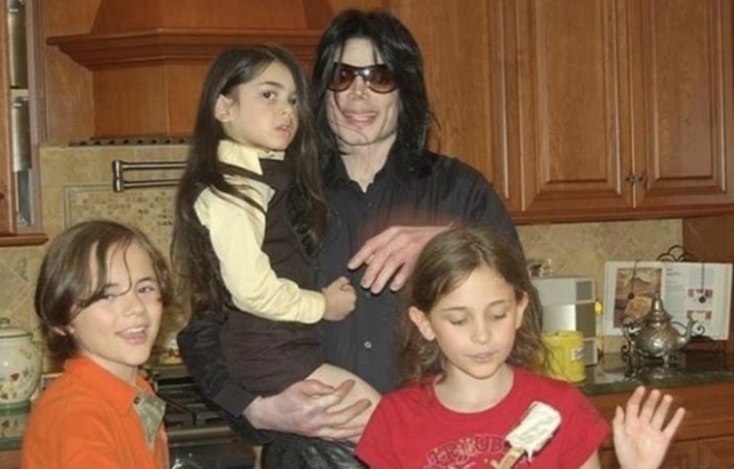 Bi kịch của 3 đứa trẻ nhà Michael Jackson: Con trai cả mắc bệnh, con gái tự tử vì bị cưỡng hiếp, con trai út bị bắt nạt - Ảnh 3.