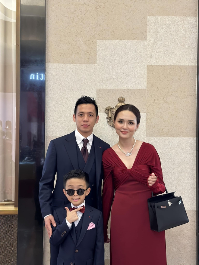 Ái nữ cựu chủ tịch CLB Sài Gòn mới sinh công chúa, em vợ đăng ảnh chúc mừng, Văn Quyết lập tức có phản ứng này - Ảnh 4.