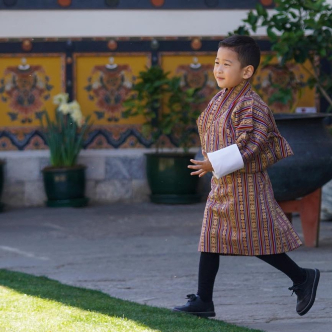 Hoàng tử nhỏ của vương quốc hạnh phúc Bhutan tròn 4 tuổi, hình ảnh mới nhất được hoàng hậu công bố khiến dân tình ngỡ ngàng - Ảnh 1.
