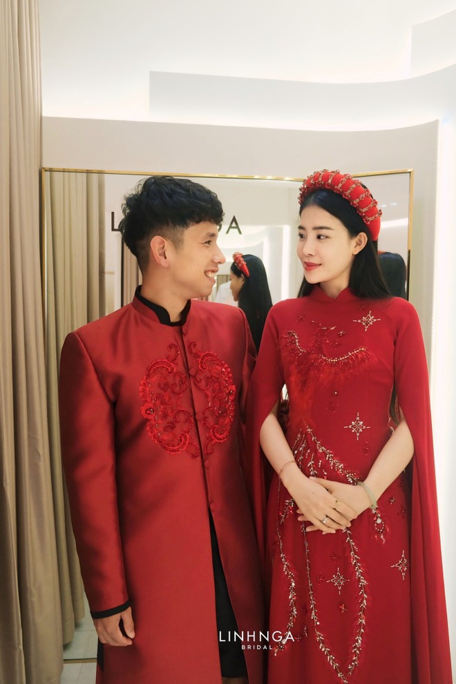 Cầu thủ Hồng Duy t&igrave;nh tứ b&ecirc;n &aacute;i nữ Tổng gi&aacute;m đốc c&ocirc;ng ty cao su, si m&ecirc; ngắm nh&igrave;n nửa kia diện v&aacute;y c&ocirc; d&acirc;u trước đ&aacute;m cưới - Ảnh 5.