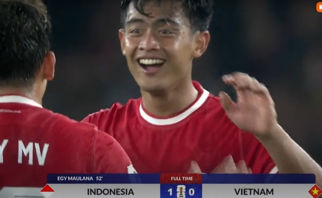 Tuyển thủ Việt Nam buồn bã, cúi đầu sau trận thua Indonesia, trái ngược với màn ăn mừng cực sung của đối thủ - Ảnh 7.