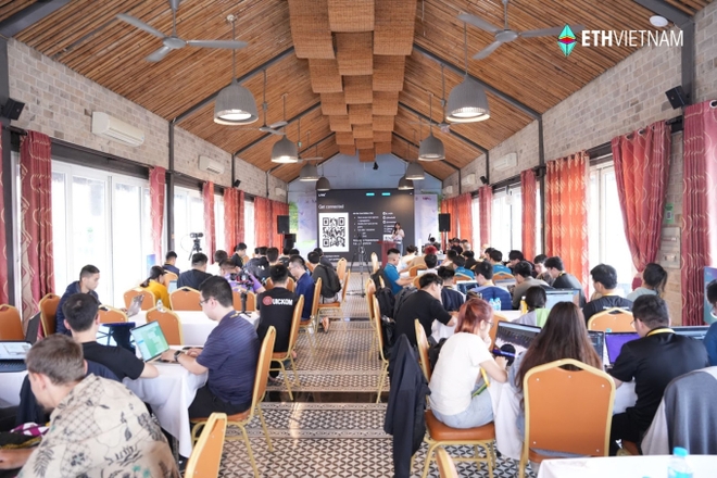 Nhà sáng lập Ethereum xuất hiện và phát biểu tại sự kiện ETH Vietnam 2024 - Ảnh 2.