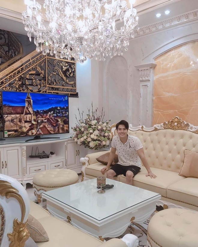 Nam NSƯT là MC giàu nhất nhì Việt Nam: Từng nhận cát-xê 20.000 đồng, giờ sở hữu biệt thự nguy nga như cung điện, U50 không vợ con, thích ăn chay trường - Ảnh 7.