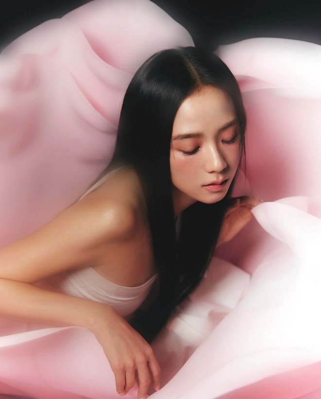 Knet tranh luận nhan sắc Jennie - Jisoo (BLACKPINK) ai thu hút hơn nhưng phản ứng của fan mới chiếm spotlight! - Ảnh 13.