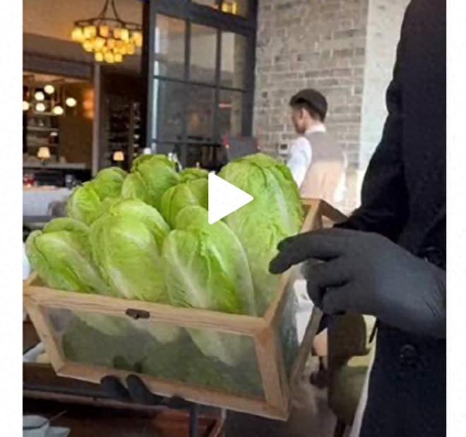 Cơm nhà giàu Thượng Hải gây tranh cãi với giá như trên trời: Có gì trong món salad hơn 700.000 đồng và đĩa bánh sừng bò bé như ngón tay? - Ảnh 2.