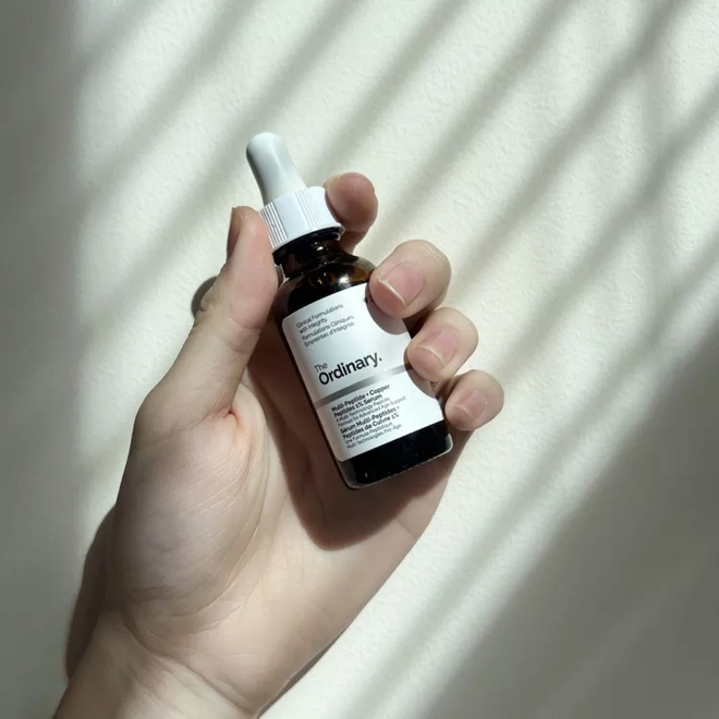 Thử nghiệm serum được đ&aacute;nh gi&aacute; l&agrave; botox tự nhi&ecirc;n, t&ocirc;i thấy 1 nhược điểm cần c&acirc;n nhắc - Ảnh 2.