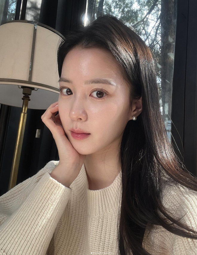 Thử nghiệm serum được đ&aacute;nh gi&aacute; l&agrave; botox tự nhi&ecirc;n, t&ocirc;i thấy 1 nhược điểm cần c&acirc;n nhắc - Ảnh 1.