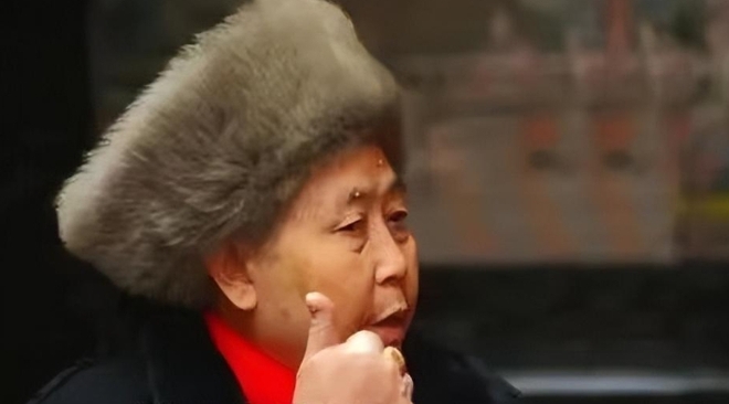 Nữ tướng” ớt chưng huyền thoại nhất Trung Quốc: 42 tuổi khởi nghiệp dựng cơ đồ 48 tỷ đồng, U70 giao cho 2 quý tử để nghỉ hưu nhưng vỡ mộng, 75 tuổi vẫn livestream bán hàng - Ảnh 5.