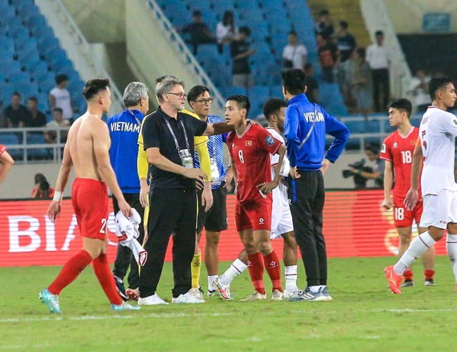 HLV Troussier đã làm gì cho đội tuyển Việt Nam: Thua đậm nhất lịch sử, lần đầu tiên bị loại từ vòng bảng - Ảnh 2.