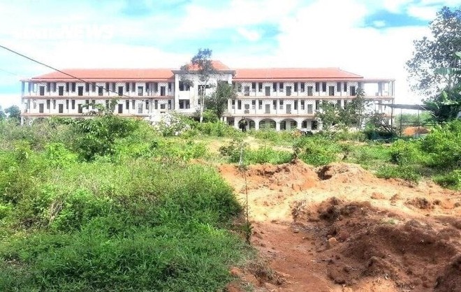 Trường 61 tỷ đồng ở Quảng Nam xây mãi không xong: Điều chỉnh thời gian thực hiện - Ảnh 1.