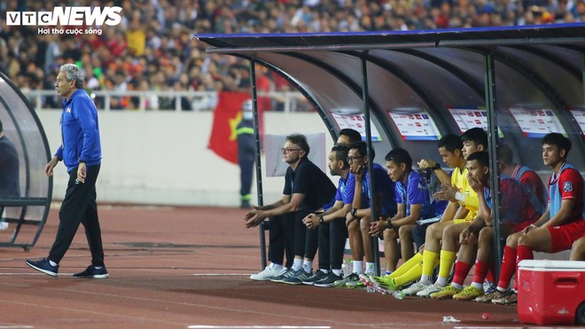 99 phút HLV Troussier hoá tượng đá nhìn tuyển Việt Nam thua thảm Indonesia - Ảnh 7.