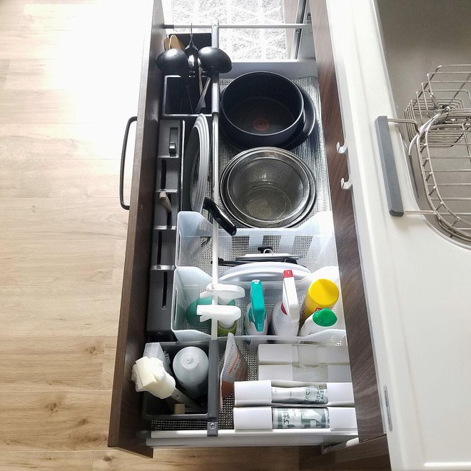 Mở ngăn kéo tủ bếp của bà nội trợ Nhật ra, tôi vô cùng bất ngờ vì chúng sạch sẽ và ngăn nắp quá! - Ảnh 6.