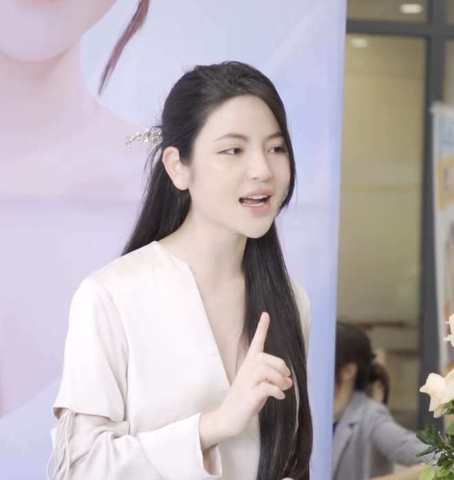 Ảnh cam thường mới nhất của Chu Thanh Huyền trước ngày cưới Quang Hải: Vòng 2 khiến netizen xôn xao - Ảnh 1.