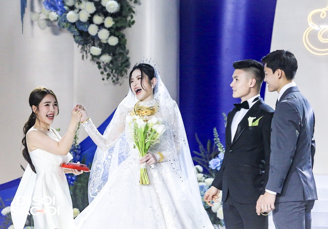 Toàn cảnh đám cưới Quang Hải và Chu Thanh Huyền: Dâu xinh rể xịn, ấn tượng nhất là chuyện mẹ chồng - nàng dâu - Ảnh 14.
