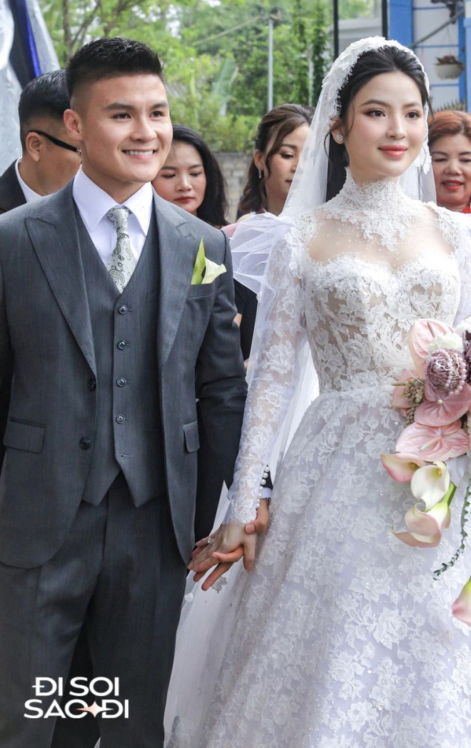 Quang Hải có hành động tinh tế với Chu Thanh Huyền ở đám cưới, lộ biểu cảm căng thẳng trước họ nhà gái - Ảnh 2.