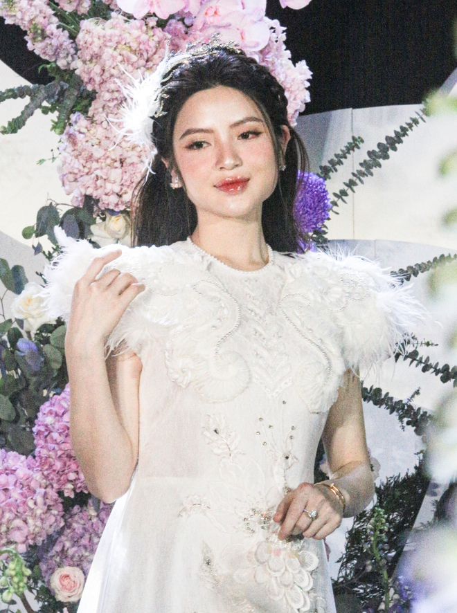 Chu Thanh Huyền xả vai cô dâu quẩy tưng bừng cùng bạn bè trước ngày về làm dâu nhà Quang Hải - Ảnh 4.