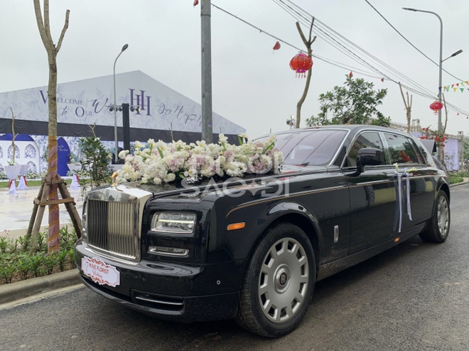 Cận cảnh xe hoa 14 tỷ Quang Hải dùng để đón cô dâu Chu Thanh Huyền - Ảnh 4.