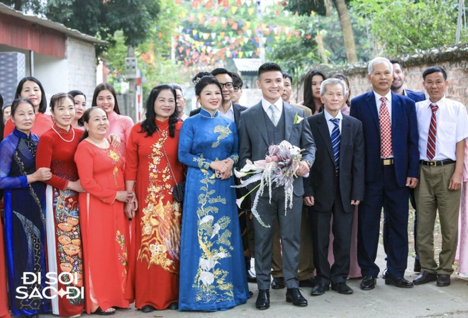 Quang Hải có hành động tinh tế với Chu Thanh Huyền ở đám cưới, lộ biểu cảm căng thẳng trước họ nhà gái - Ảnh 12.