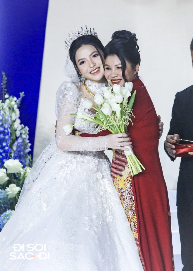 Toàn cảnh đám cưới Quang Hải và Chu Thanh Huyền: Dâu xinh rể xịn, ấn tượng nhất là chuyện mẹ chồng - nàng dâu - Ảnh 13.