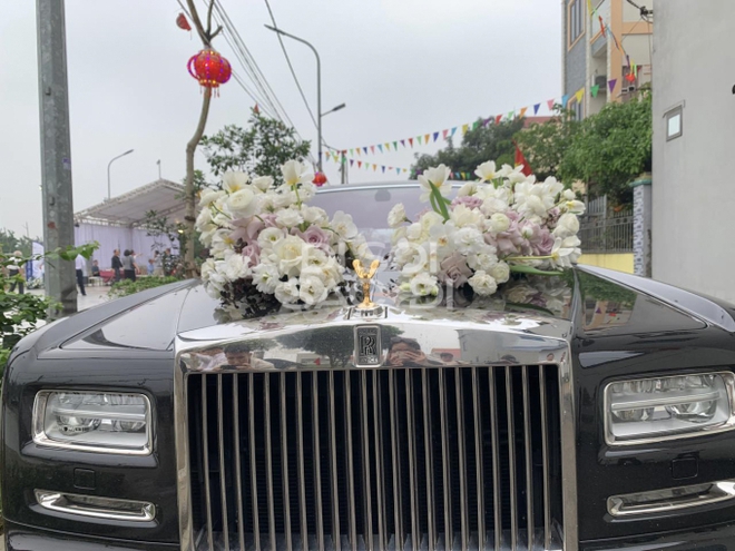Cận cảnh xe hoa 14 tỷ Quang Hải dùng để đón cô dâu Chu Thanh Huyền - Ảnh 3.