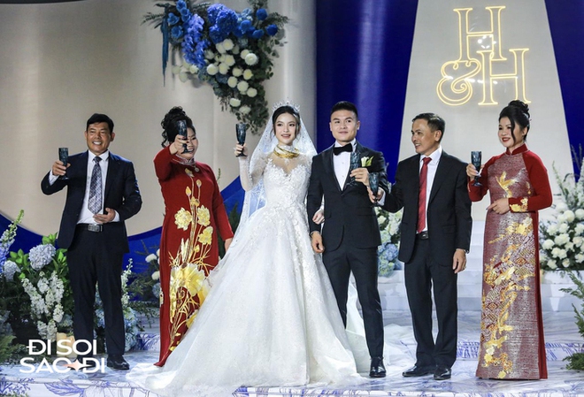 Toàn cảnh đám cưới Quang Hải và Chu Thanh Huyền: Dâu xinh rể xịn, ấn tượng nhất là chuyện mẹ chồng - nàng dâu - Ảnh 12.