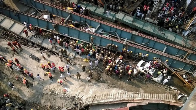 Từ vụ sập cầu ở Baltimore: Điểm lại các vụ sập cầu thảm khốc nhất thế giới trong 2 thập kỷ qua, vụ gần nhất khiến gần 140 người thiệt mạng - Ảnh 6.