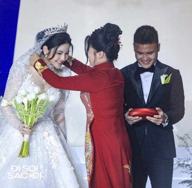 Toàn cảnh đám cưới Quang Hải và Chu Thanh Huyền: Dâu xinh rể xịn, ấn tượng nhất là chuyện mẹ chồng - nàng dâu - Ảnh 11.