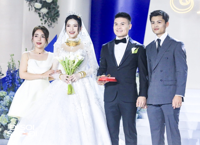 Hé lộ mối quan hệ của Chu Thanh Huyền và chị dâu Quang Hải qua khoảnh khắc trao quà cưới - Ảnh 4.