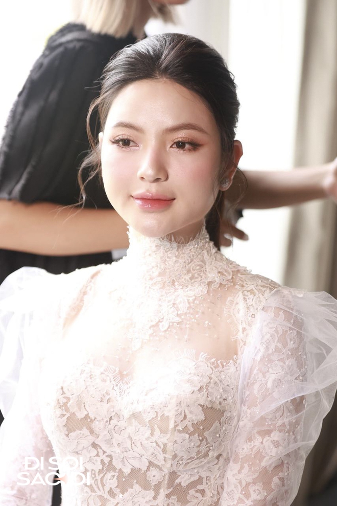 C&ocirc; d&acirc;u Chu Thanh Huyền lộ diện, nhan sắc ngọt ng&agrave;o đ&oacute;n ch&uacute; rể Quang Hải - Ảnh 3.