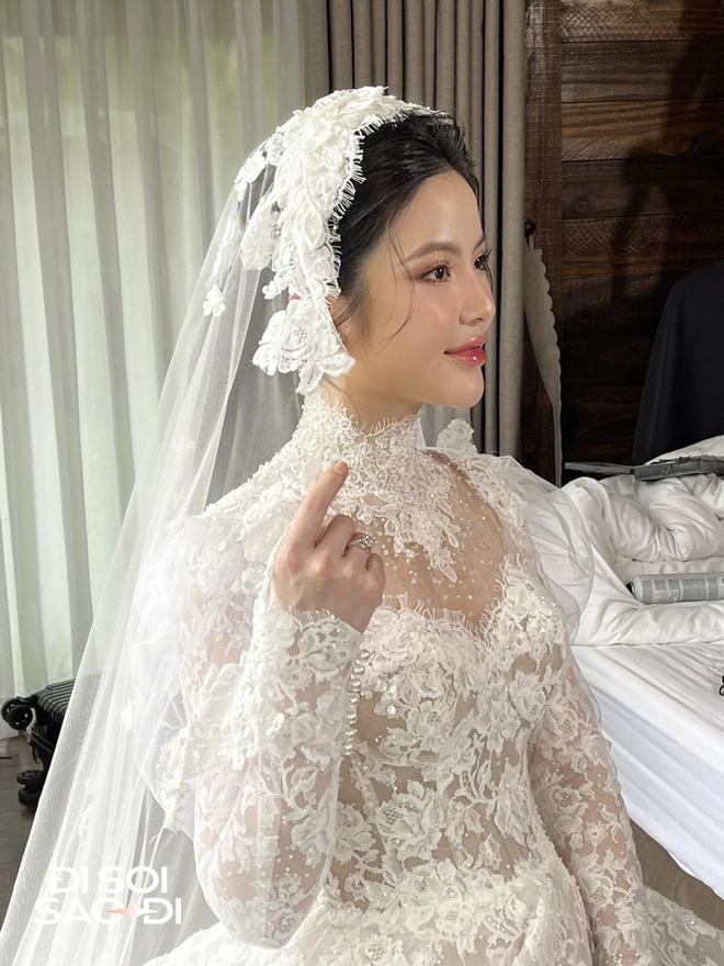 C&ocirc; d&acirc;u Chu Thanh Huyền lộ diện, nhan sắc ngọt ng&agrave;o đ&oacute;n ch&uacute; rể Quang Hải - Ảnh 2.