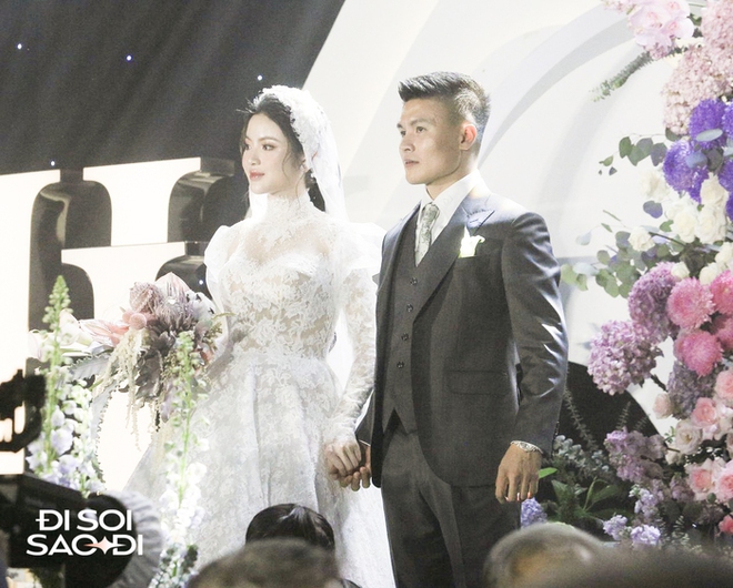 Quang Hải có hành động tinh tế với Chu Thanh Huyền ở đám cưới, lộ biểu cảm căng thẳng trước họ nhà gái - Ảnh 7.