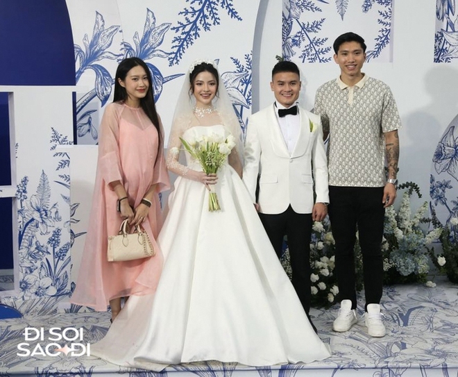 Toàn cảnh đám cưới Quang Hải và Chu Thanh Huyền: Dâu xinh rể xịn, ấn tượng nhất là chuyện mẹ chồng - nàng dâu - Ảnh 8.