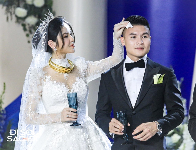 Chú rể Quang Hải được mẹ và Chu Thanh Huyền cùng chăm sóc, vợ luôn miệng nhắc một điều cực quan trọng - Ảnh 2.