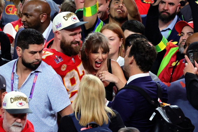 The football player's boyfriend has lost 204 billion in love money since meeting Taylor Swift, equal to 1/5 of the assets he owns - Photo 6.