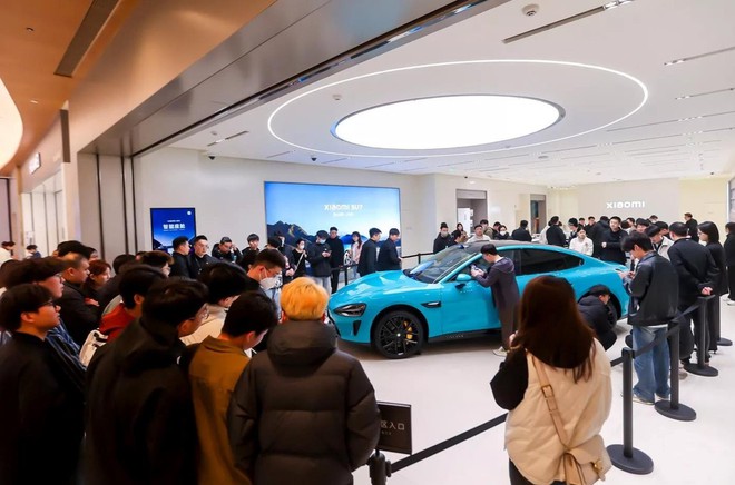 76 giây sản xuất ra một chiếc SU7, 27 phút mở bán đạt doanh số 50.000 xe - Đây là sự đáng sợ của một Xiaomi vừa chân ướt chân ráo gia nhập thị trường ô tô điện - Ảnh 1.
