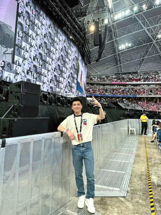 Mẹ bỉm sữa Đỗ Mỹ Linh đi đu concert Taylor Swift, được chồng chủ tịch CLB Hà Nội và anh trai chồng “hộ tống” - Ảnh 3.