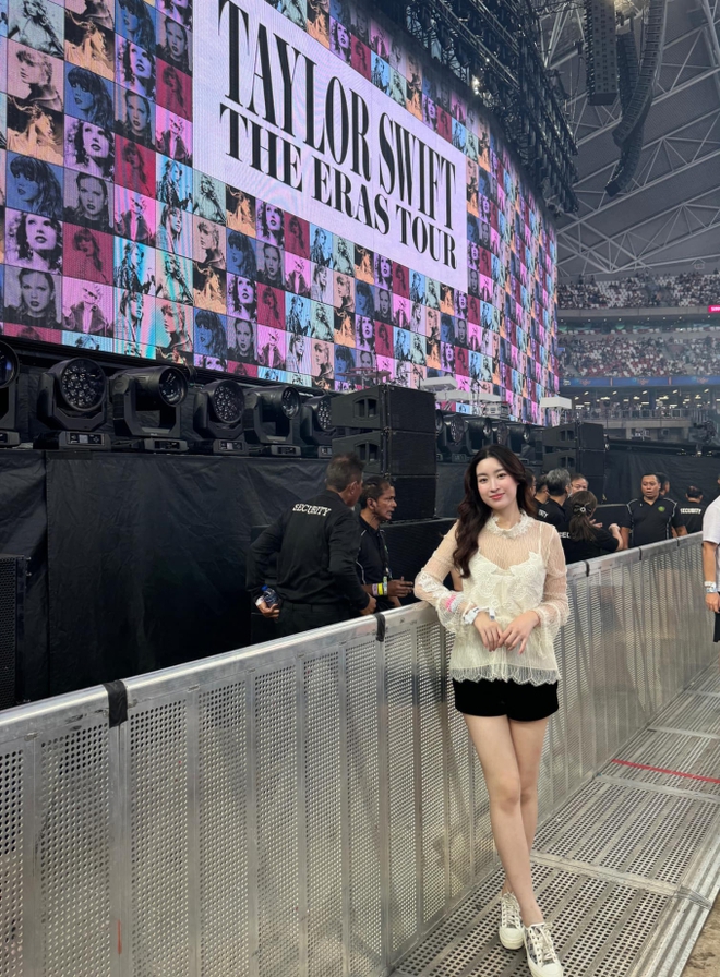 Mùng 1 “TET” với Taylor Swift tại Singapore: 4 ca khúc bất ngờ trình diễn khiến 60 nghìn fan thổn thức! - Ảnh 5.