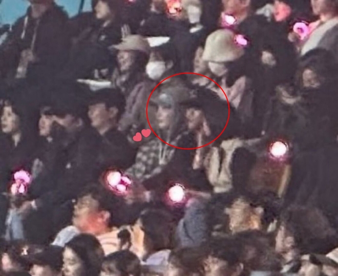 Dậy sóng ảnh Lee Jong Suk tới concert ủng hộ IU, thì ra bí quyết vun đắp tình cảm của cặp sao hạng A là đây - Ảnh 2.